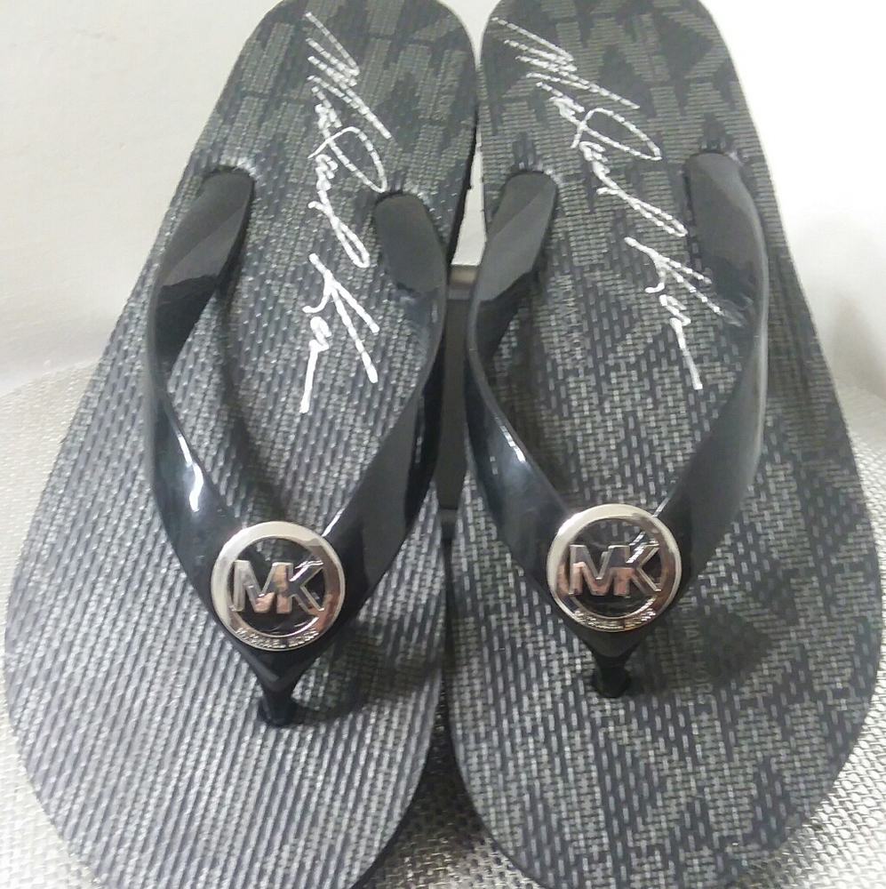FLIP FLOPS